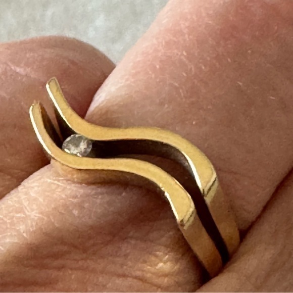 Macy’s Diamond 14k yellow gold modern contemporary ocean wave ring size … - Picture 1 of 16
